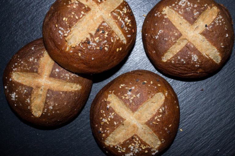 Pretzel buns